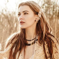 Emmelie CharlotteVictoria de Forest